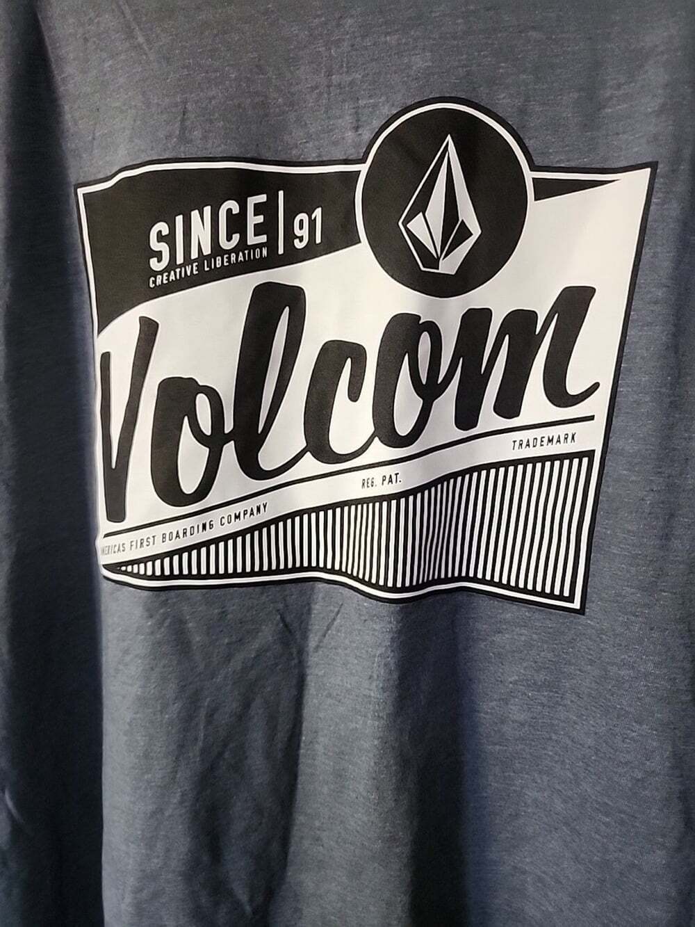 VOLCOM Stone Skate Surf Snow Logo Tee Shirt Men Large New Excellent B15 Beach
